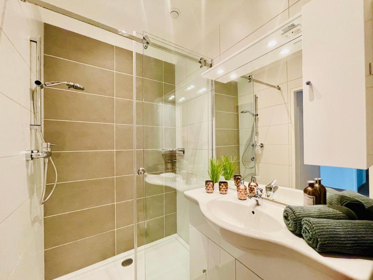 Colorful & Quiet Apartment In Beautiful Viennese Building Экстерьер фото