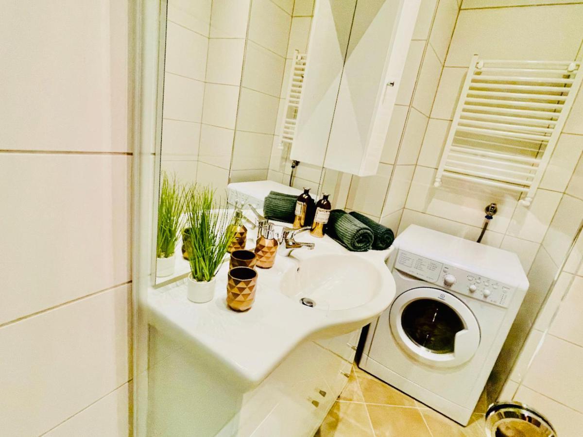 Colorful & Quiet Apartment In Beautiful Viennese Building Экстерьер фото